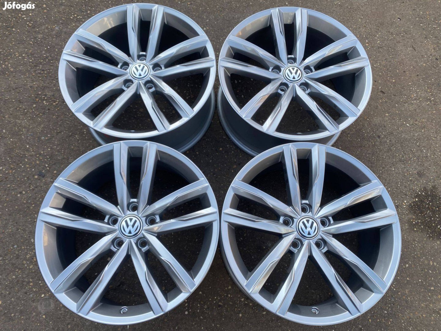 4db gyári 18" VW Passat B8 [Dartford] alufelni. (3611)